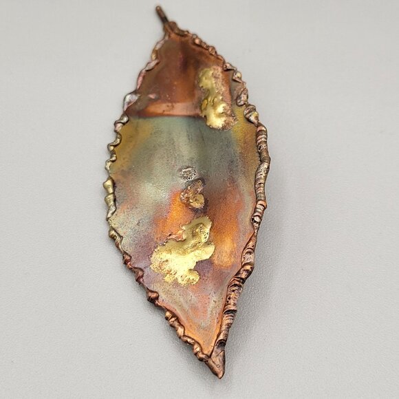 Hammered Copper Leaf Brooch Pin Hand Made Artist Signed Gold Tone L 3.5" - Picture 4 of 8